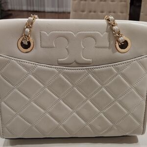 Elegant White Quilted Handbag